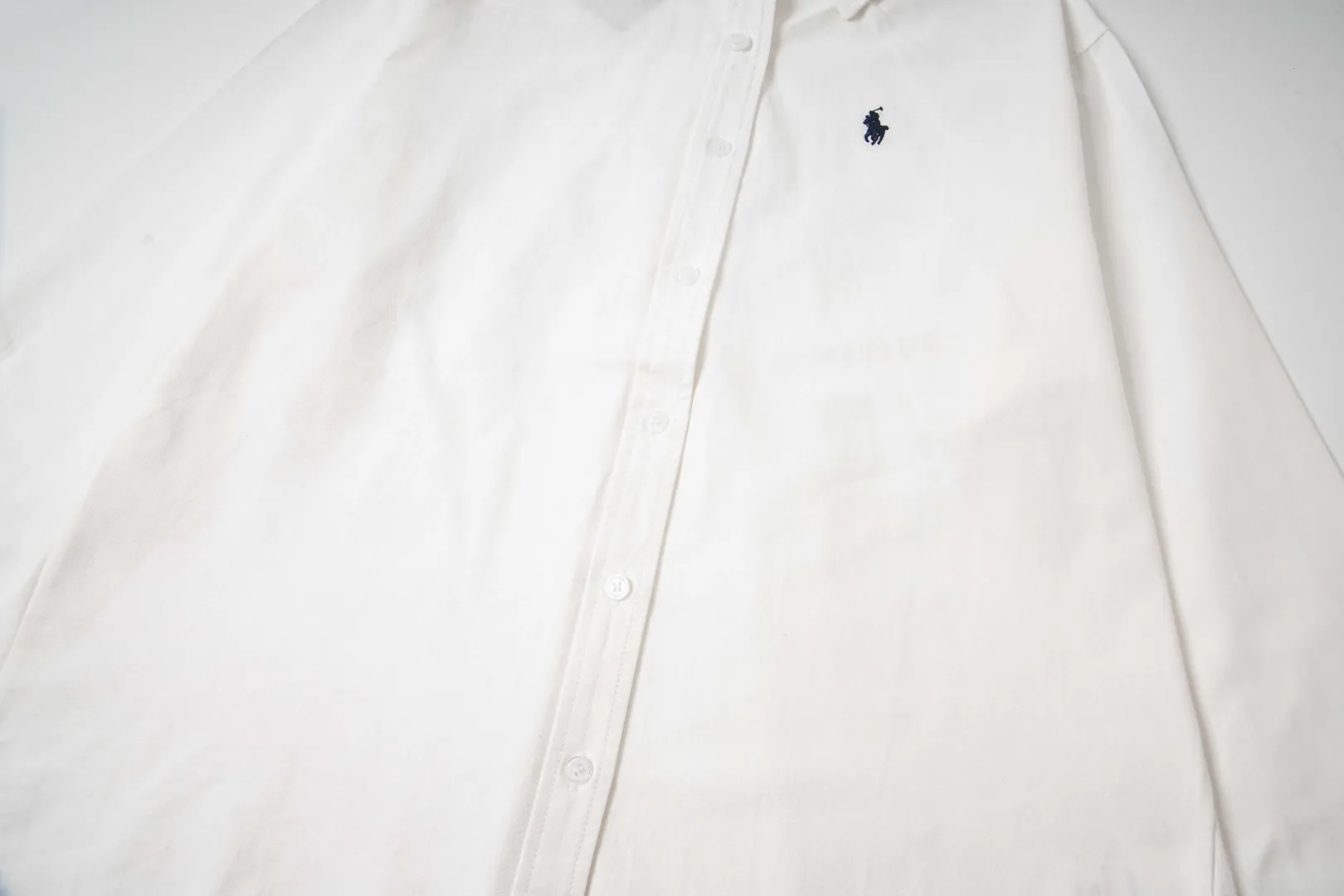 🅿️250 new model number: B141 Ralph Lauren/Ralph Lauren classic small label couple's long-sleeved shirt 1️⃣Made of high-quality fabrics, the upper body is soft and comfortable, extremely delicate, and feels solid, smooth and soft. The fabric has the characteristics of being wrinkle-free and has an invincible feel. The details are perfectly handled! 2️⃣The workmanship details are perfectly controlled. They are all hemmed with vest technology, and the inside of the sleeves are also used. Different from the four-needle and five-thread workmanship, the collars are also all designed with interlining, showing high-end fashion and individuality, and the style is fashionable, simple and elegant! 3️⃣It is very youthful and energetic, and can be easily worn by both men and women. It is very in line with the fashion aesthetic concepts of today's young people! Color: Black, White, Navy Size: S, M, L, XL